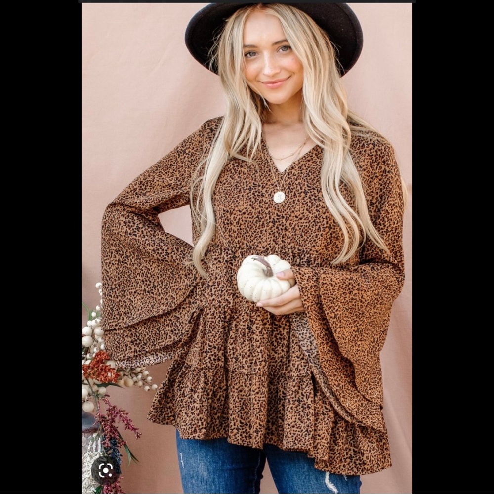 Leopard Tiered Print Double Bell Sleeves Woven Top Blouse NWT Size Small